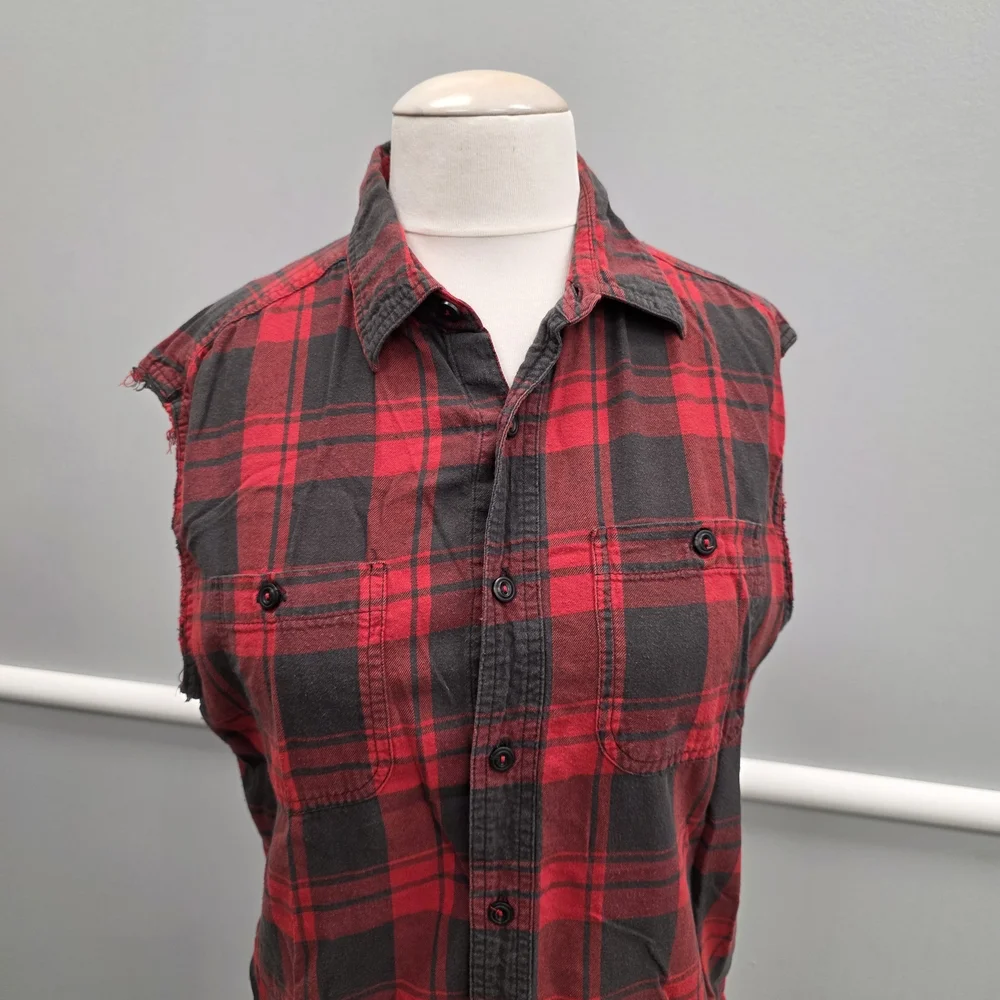 American Eagle Outfitters Red and Black Plaid Sleeveless Shirt - Picture 2 of 7